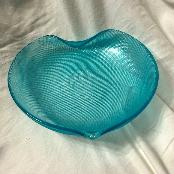 Colony Heart shape dish - Picture 1 of 4